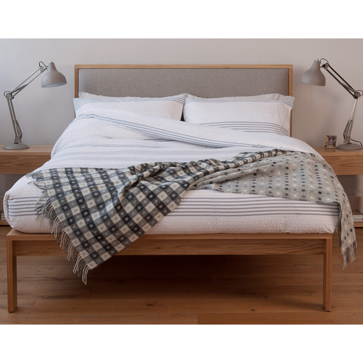 Brie Oak Wood Bed design