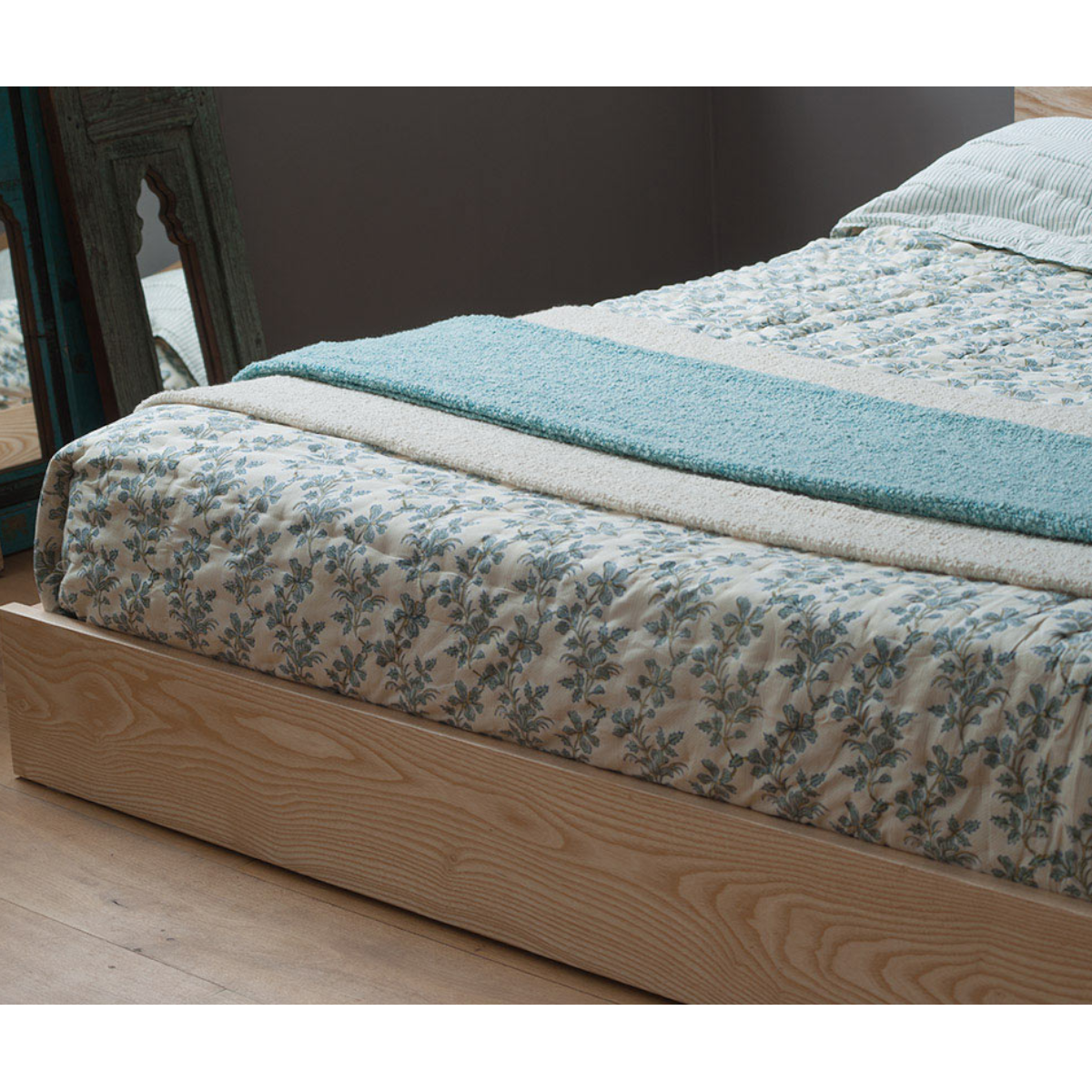 Bronx Oak Wood Bed for bedroom